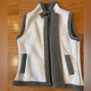 Akemi + Kin Sherpa Trim Fleece Vest O/S
Neutral Cream & Gray Cozy Layering Vest